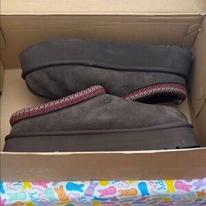 Women’s Chocolate Brown Platform Ugg’s Size 9 barely worn in Box
